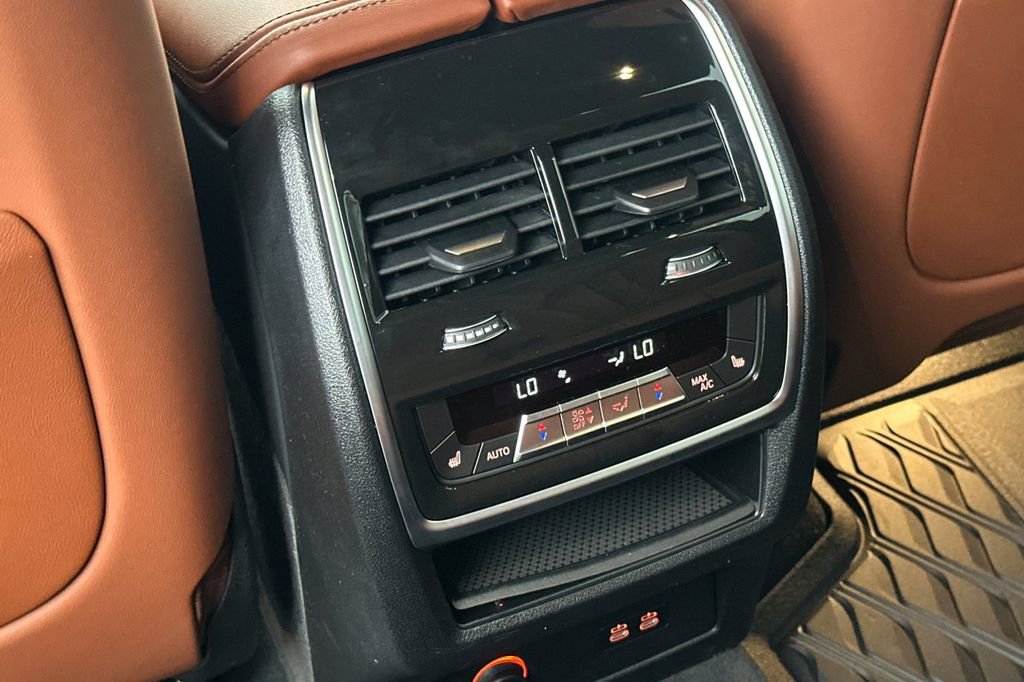 New 2026 BMW X7 M60i image 11