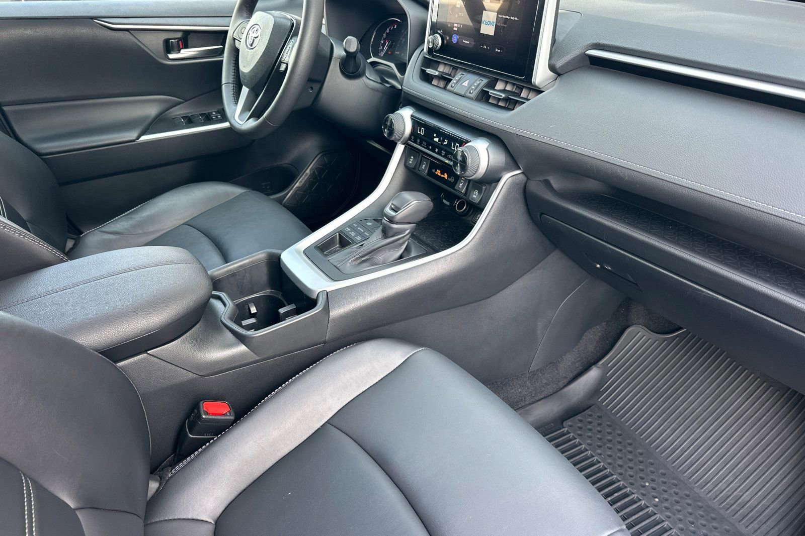 Used 2023 Toyota RAV4 XLE Premium image 21