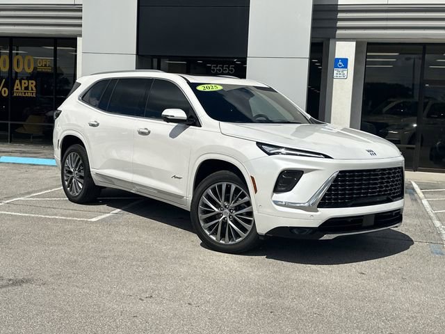 Used 2025 Buick Enclave Avenir w/ Super Cruise Package FWD image 2