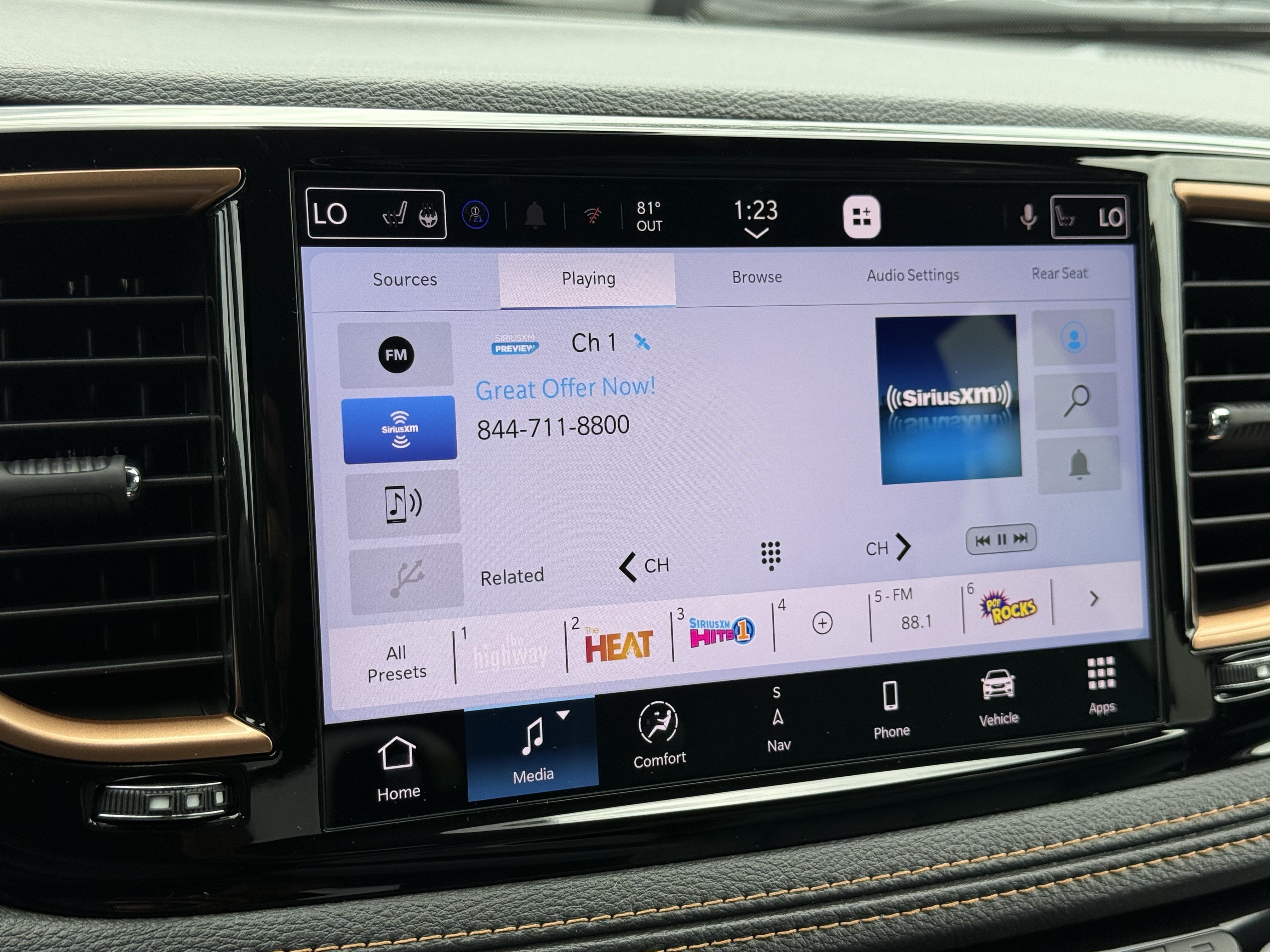 New 2027 Chrysler Pacifica Pinnacle w/ Theater Group FWD image 22