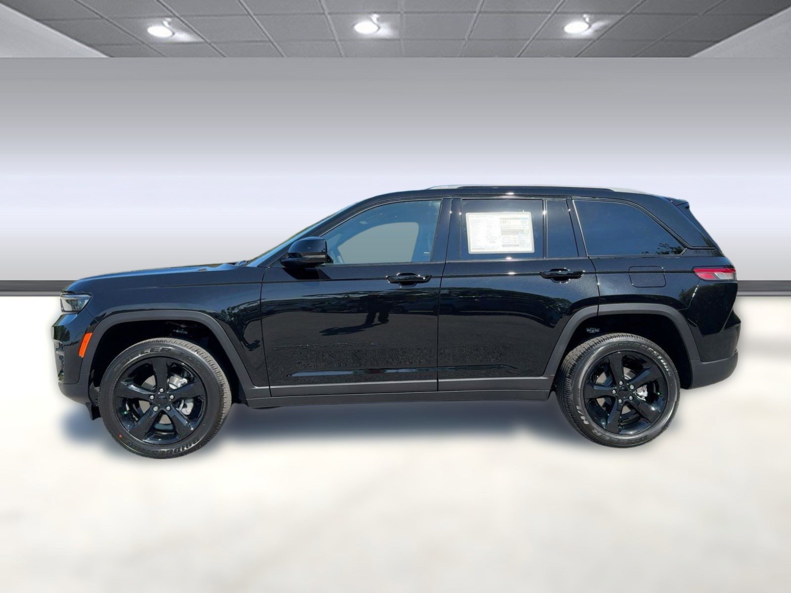 New 2025 Jeep Grand Cherokee Altitude image 2