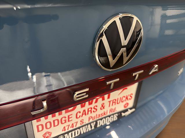 Used 2025 Volkswagen Jetta SE FWD image 9