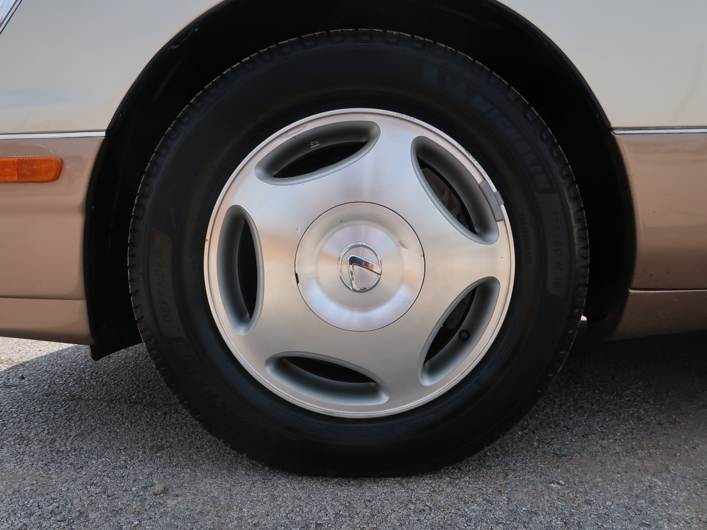 Used 2000 Lexus LS 400 RWD image 39