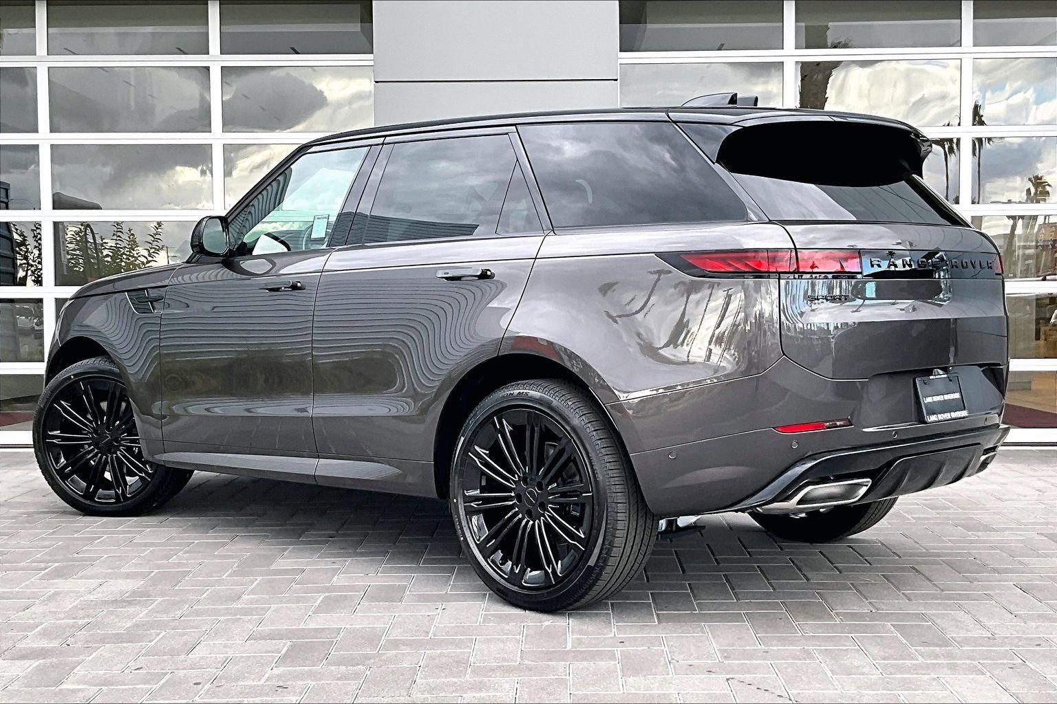 New 2026 Land Rover Range Rover Sport Dynamic SE image 3