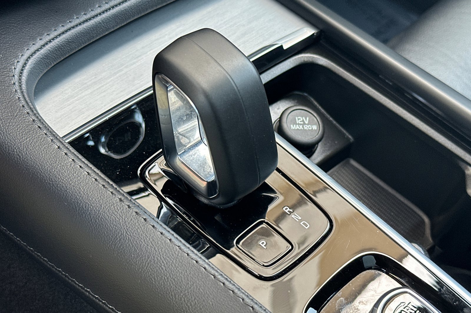 Certified 2025 Volvo XC90 B5 Core AWD/4WD image 25