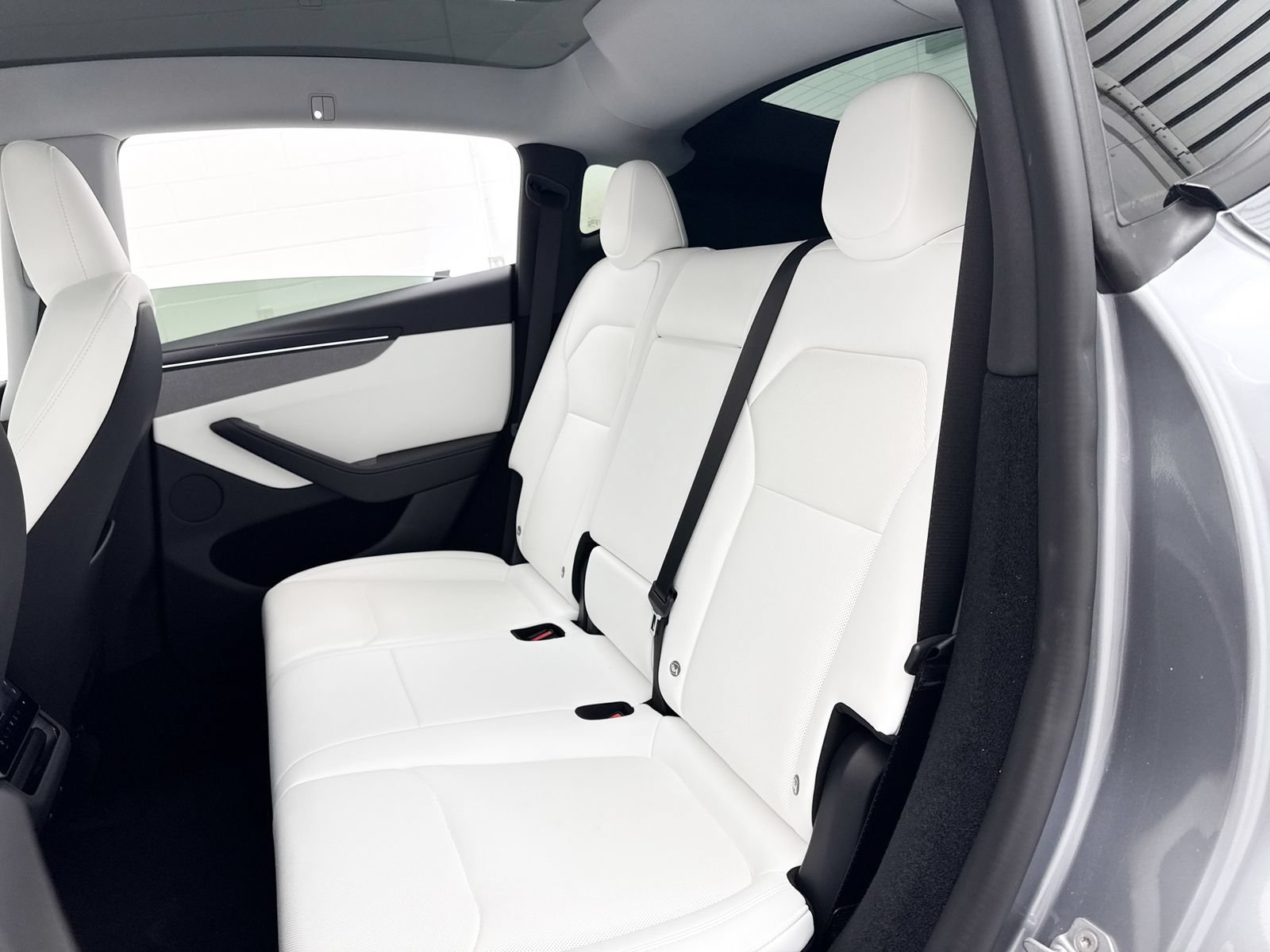 Used 2026 Tesla Model Y Long Range RWD image 32