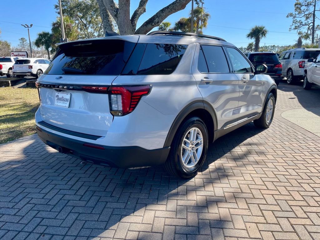 Used 2025 Ford Explorer Active image 6