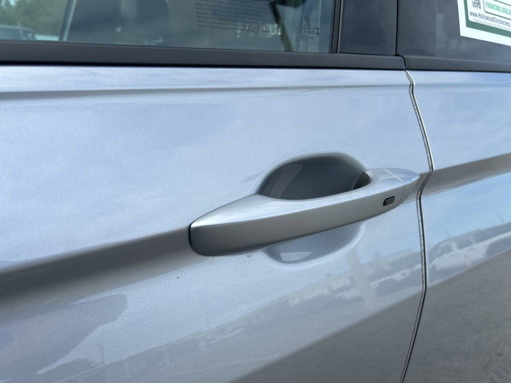 Used 2023 Volkswagen Tiguan SE R-Line image 23