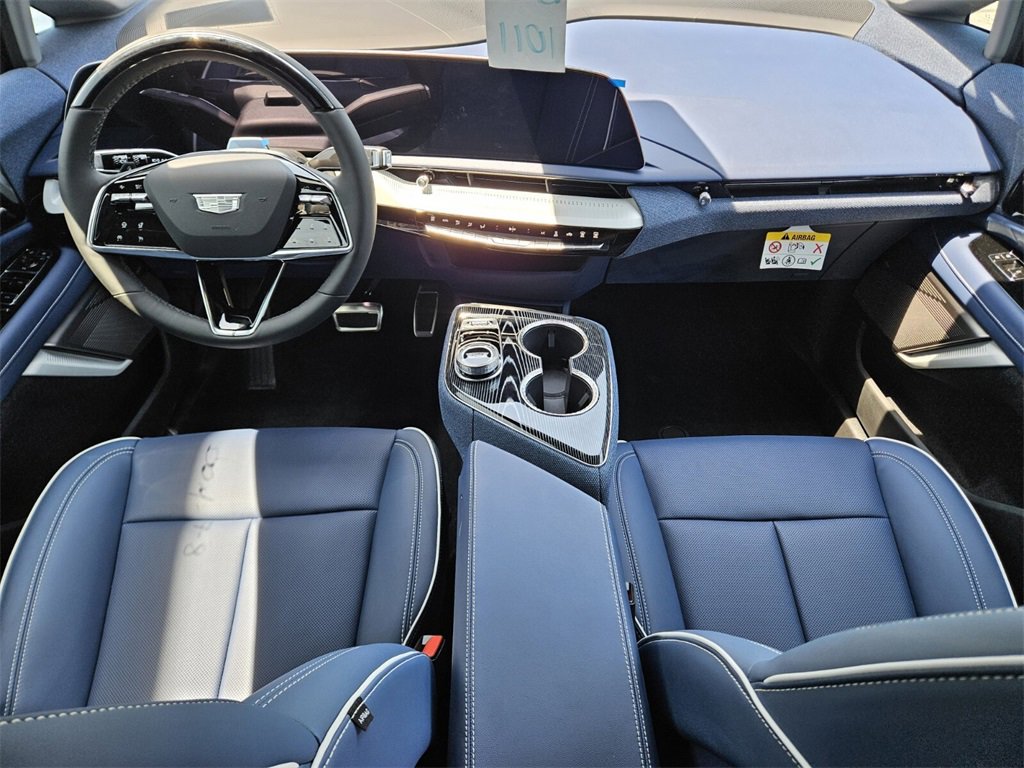 New 2025 Cadillac Optiq Luxury 2 image 12