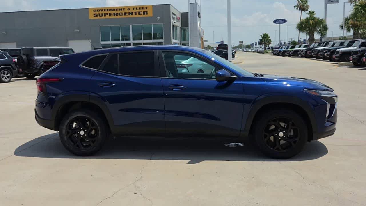 Used 2024 Chevrolet Trax LS w/ LS Convenience Package FWD image 9