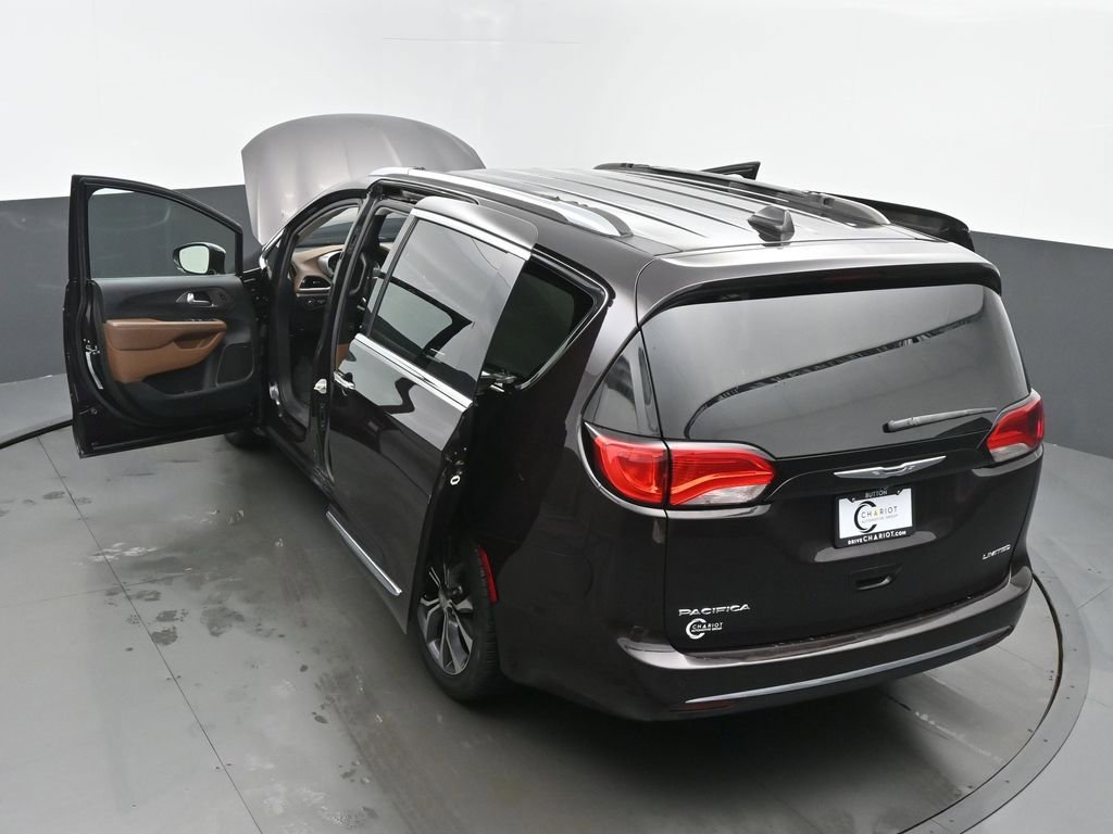 Used 2018 Chrysler Pacifica Limited image 64