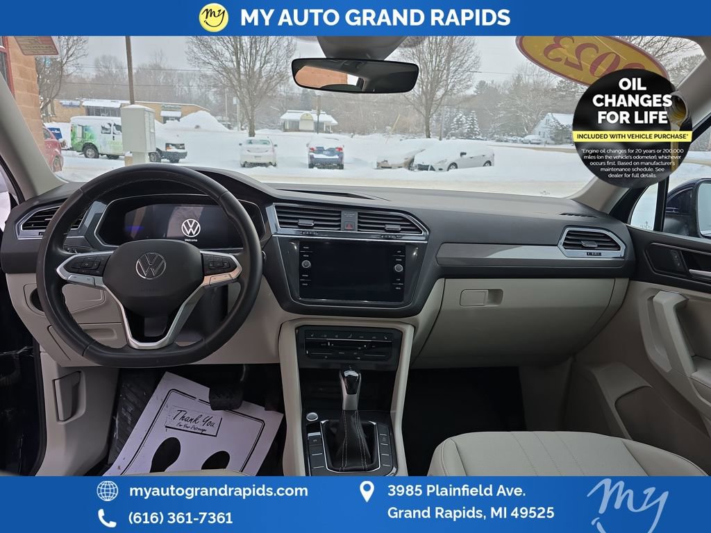 Used 2023 Volkswagen Tiguan SE w/ Panoramic Sunroof Package image 13
