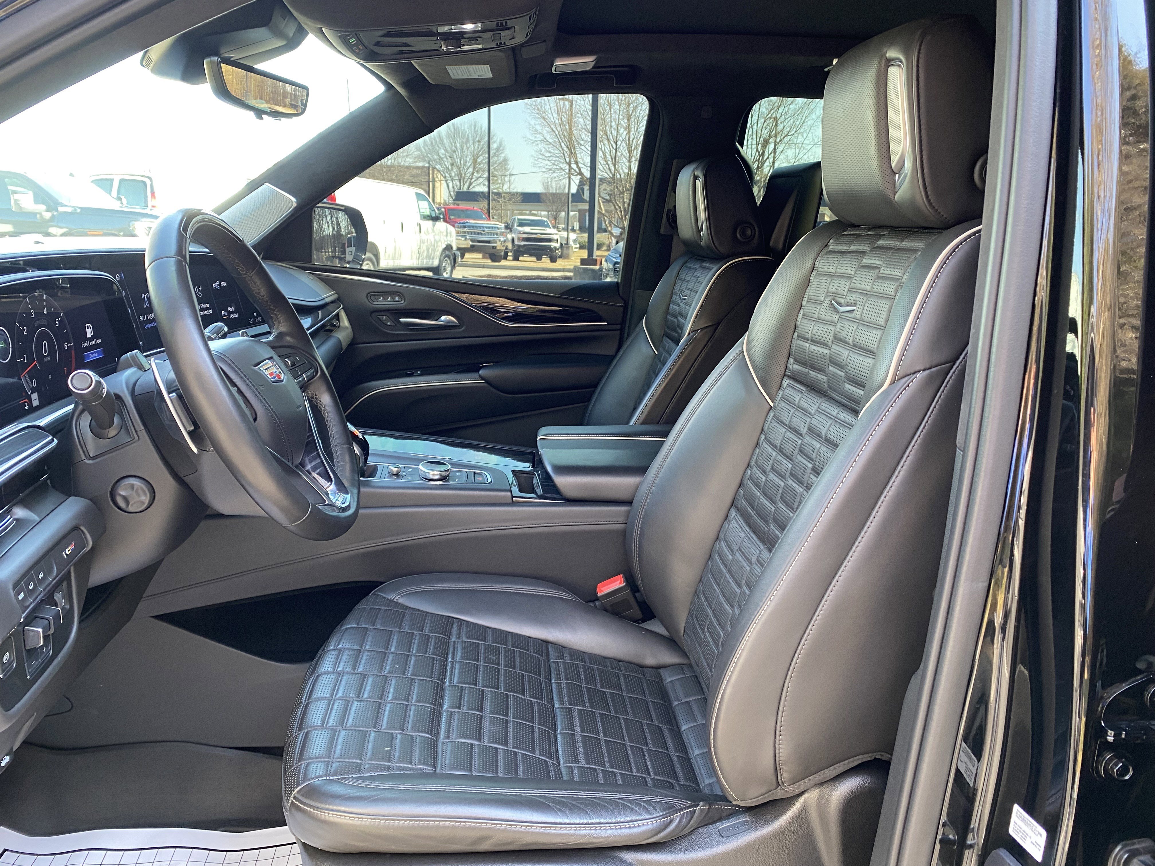 Used 2023 Cadillac Escalade ESV V image 16