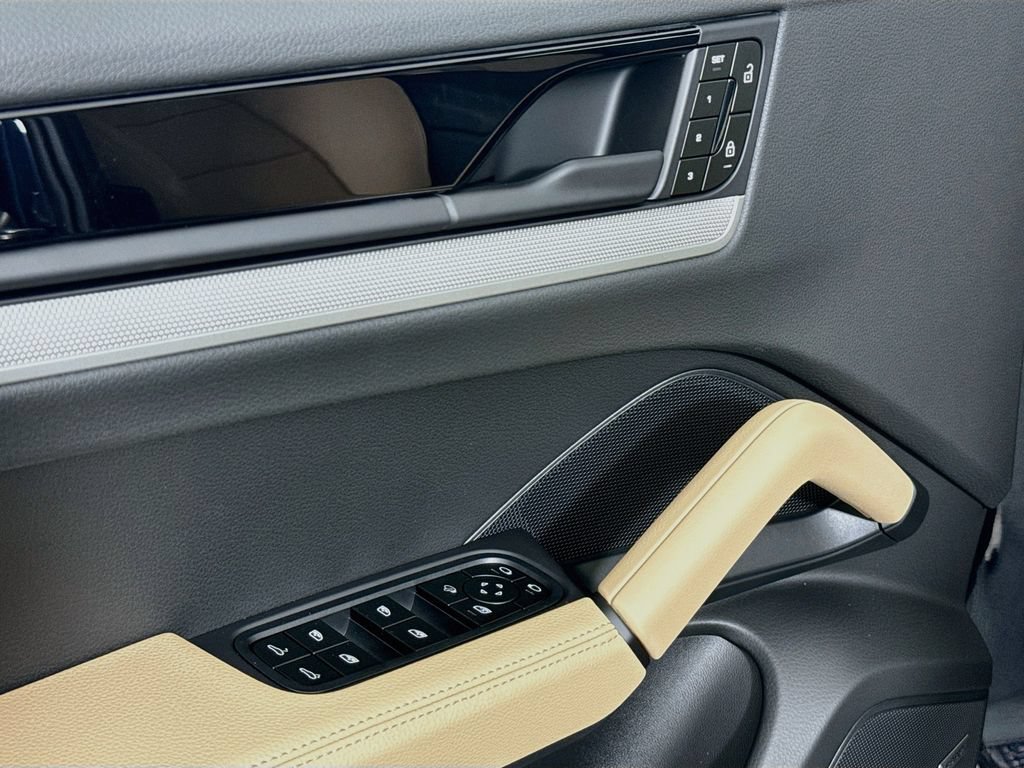 New 2026 Porsche Cayenne AWD/4WD image 18