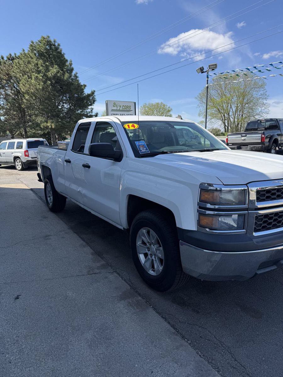 Used 2014 Chevrolet Silverado 1500 W/T RWD image 3