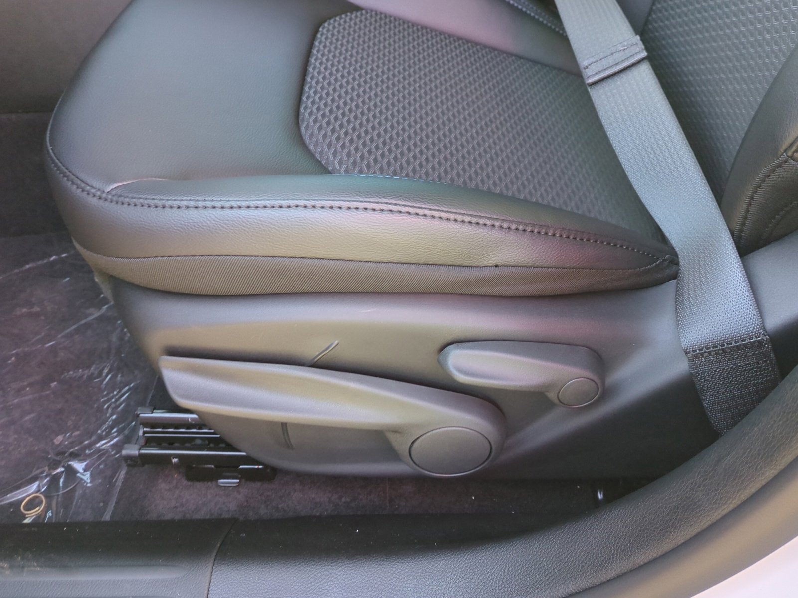 New 2026 Jeep Compass Latitude image 14