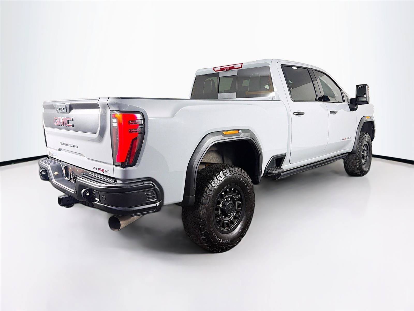 Used 2024 GMC Sierra 2500 AT4X w/ AT4X AEV Edition AWD/4WD image 11