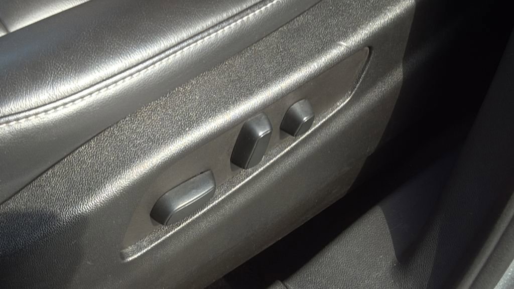 Used 2023 Cadillac XT4 Premium Luxury image 12