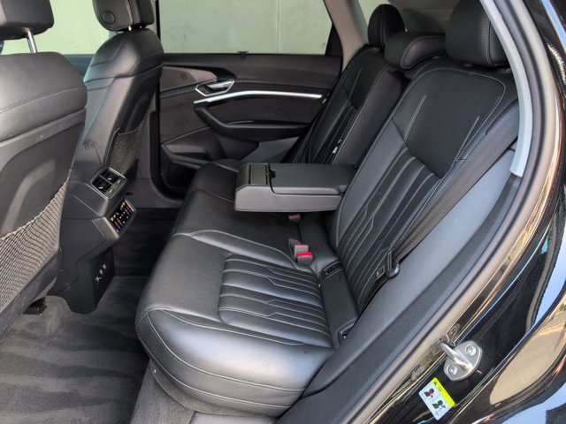Used 2019 Audi e-tron Prestige w/ Prestige Package AWD/4WD image 21