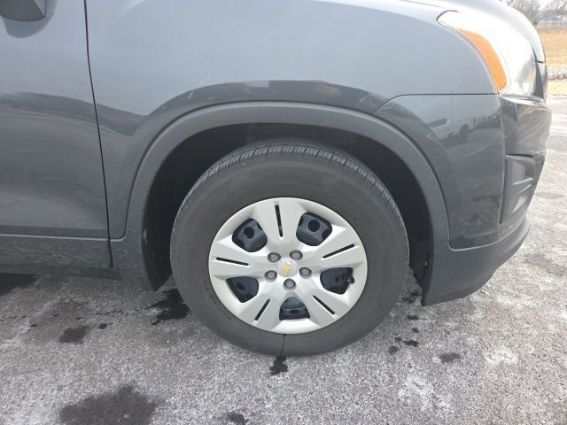 Used 2016 Chevrolet Trax LS image 2
