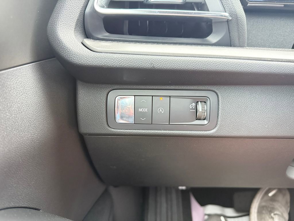 New 2025 Chevrolet Traverse LT w/ Driver Confidence Package image 17