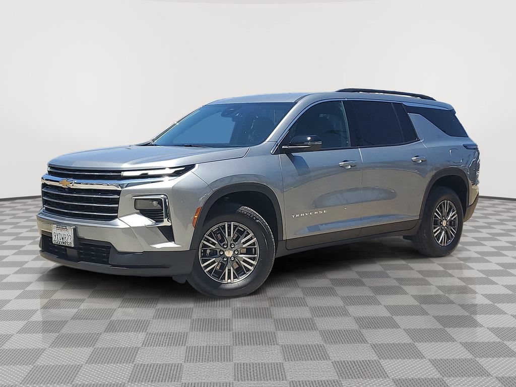 Used 2026 Chevrolet Traverse LT w/ Driver Confidence Package FWD image 2