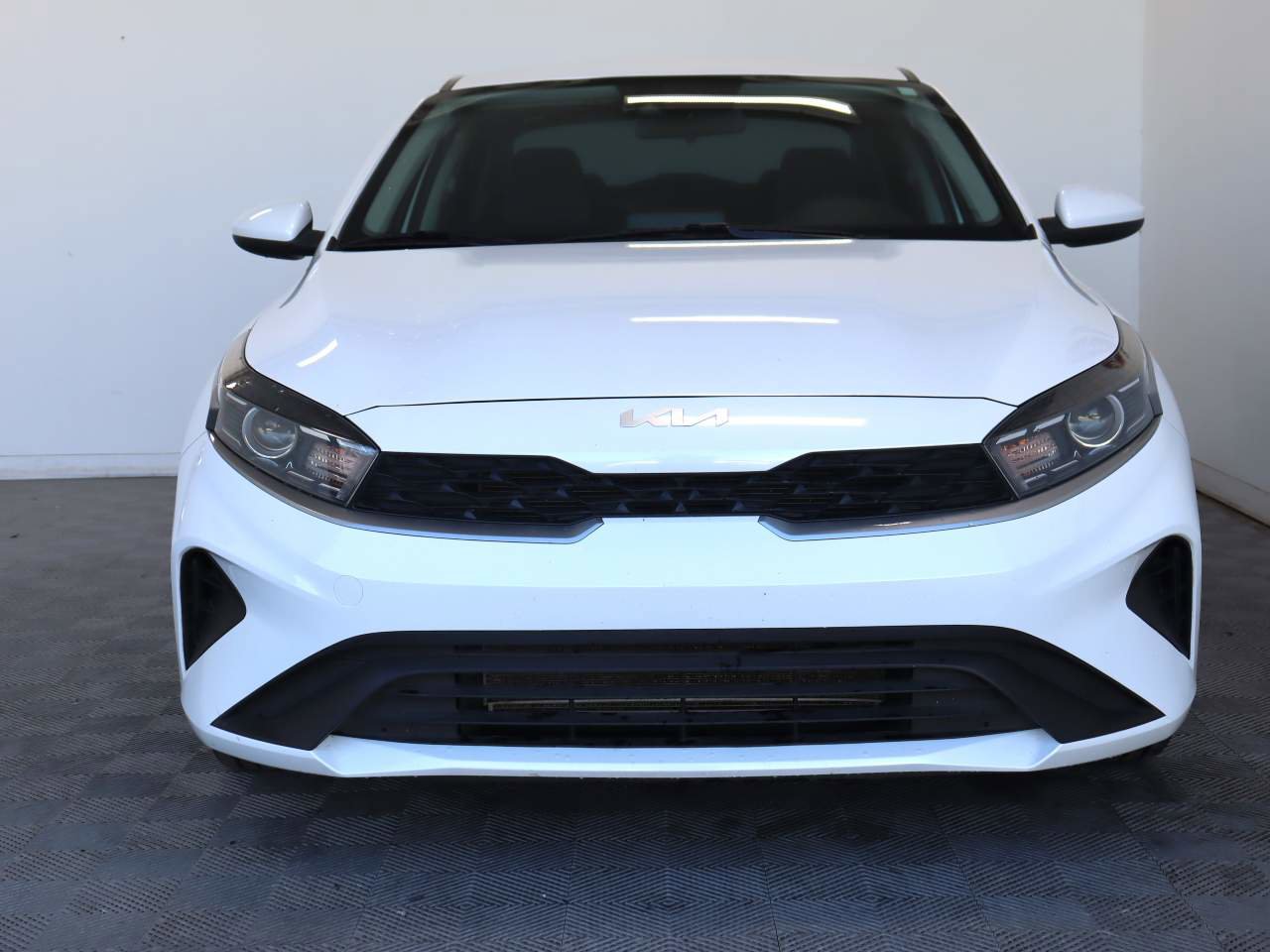 Used 2022 Kia Forte LXS FWD image 2