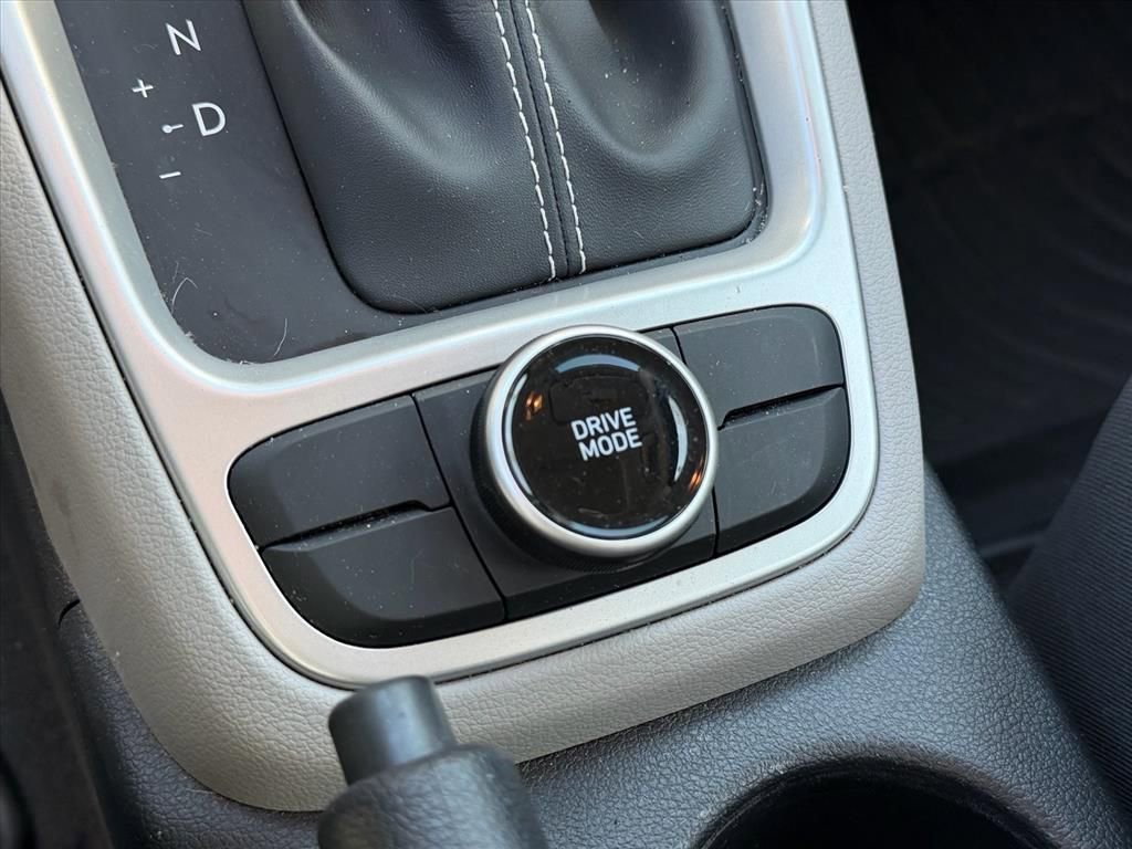 Certified 2023 Hyundai Venue SEL w/ Cargo Package image 24