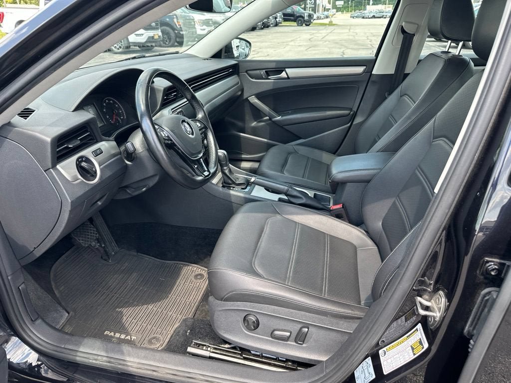 Used 2020 Volkswagen Passat 2.0T SE w/ Sunroof Package FWD image 13