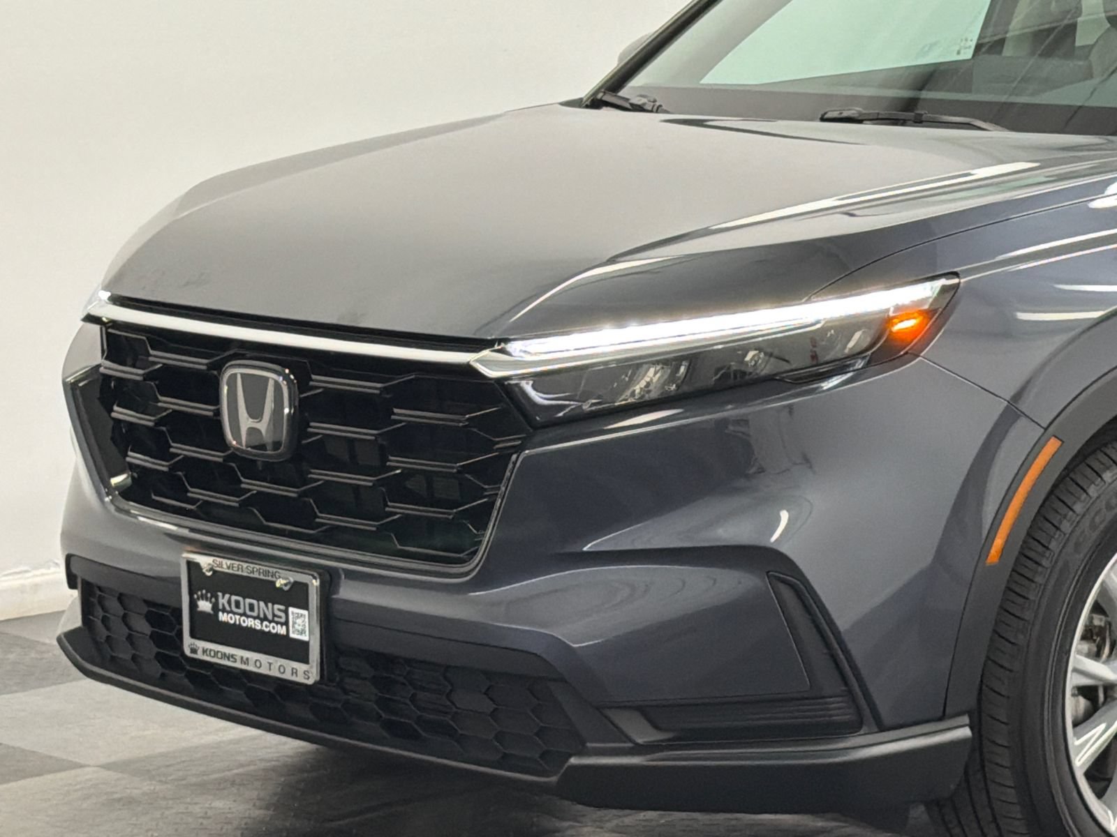 Used 2025 Honda CR-V EX image 2