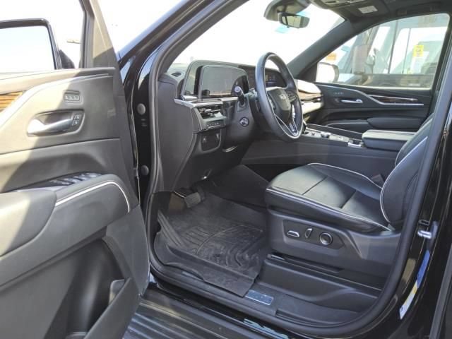 Used 2023 Cadillac Escalade Premium Luxury AWD/4WD image 4