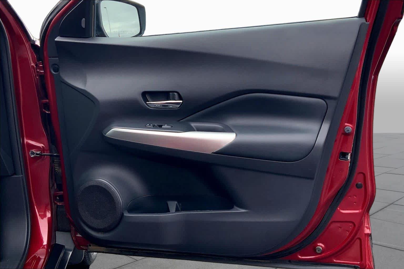 Used 2020 Nissan Kicks SR w/ SR Premium Package FWD image 23