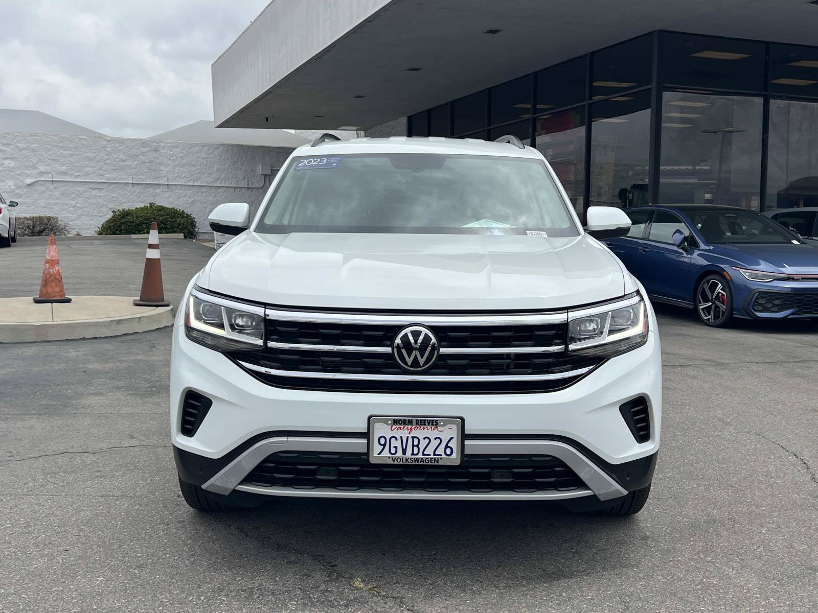 Certified 2023 Volkswagen Atlas SE w/ Black Wheel Package FWD image 4