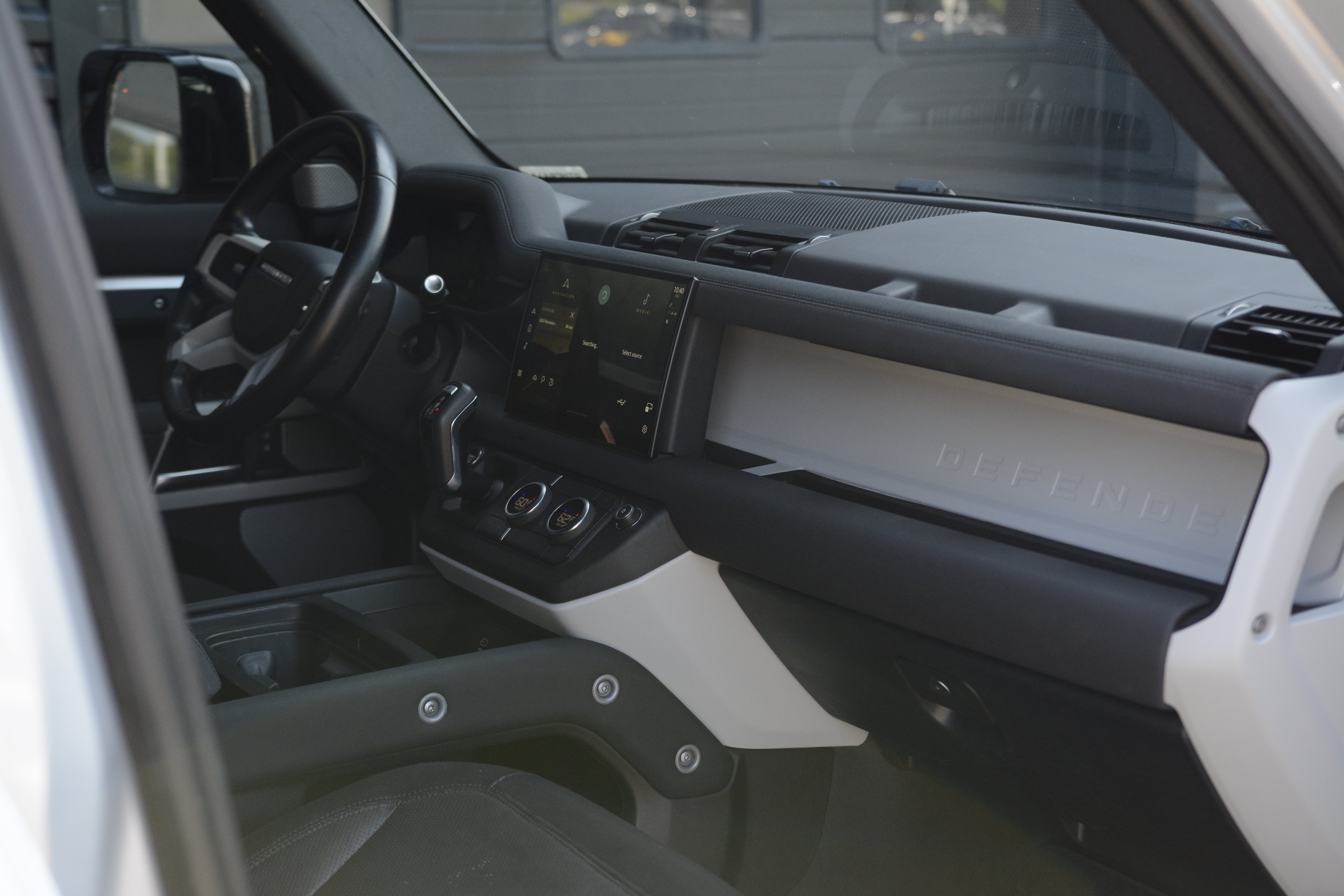 Certified 2023 Land Rover Defender 130 X-Dynamic SE AWD/4WD image 32