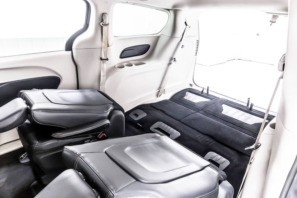 Used 2022 Chrysler Pacifica Touring-L FWD image 35