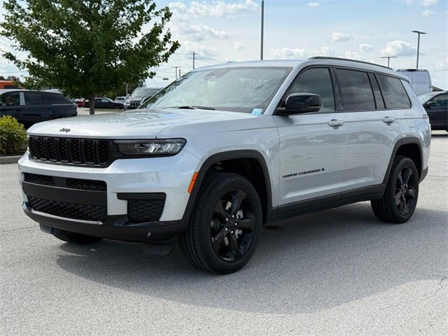 New 2025 Jeep Grand Cherokee L Altitude image 4