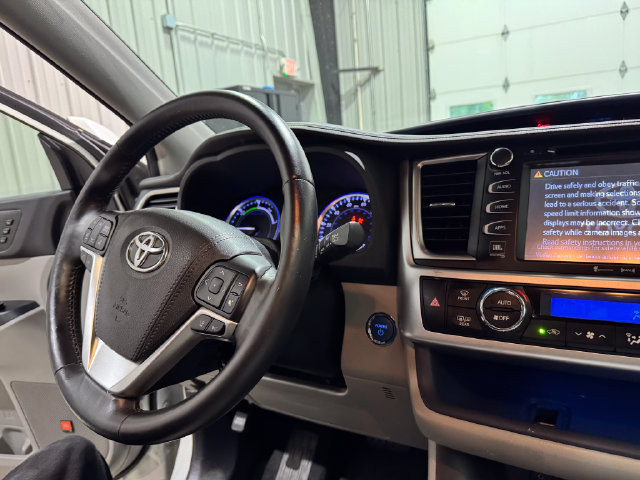 Used 2018 Toyota Highlander Limited Platinum AWD/4WD image 13