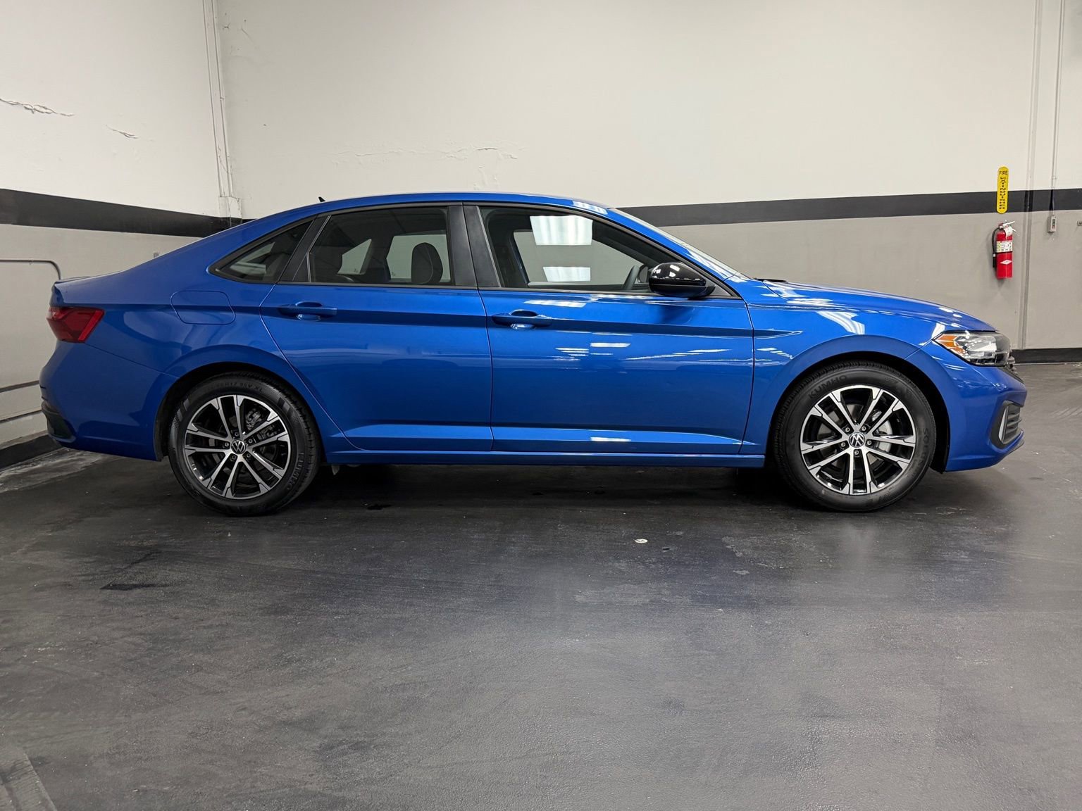 Used 2022 Volkswagen Jetta Sport image 5