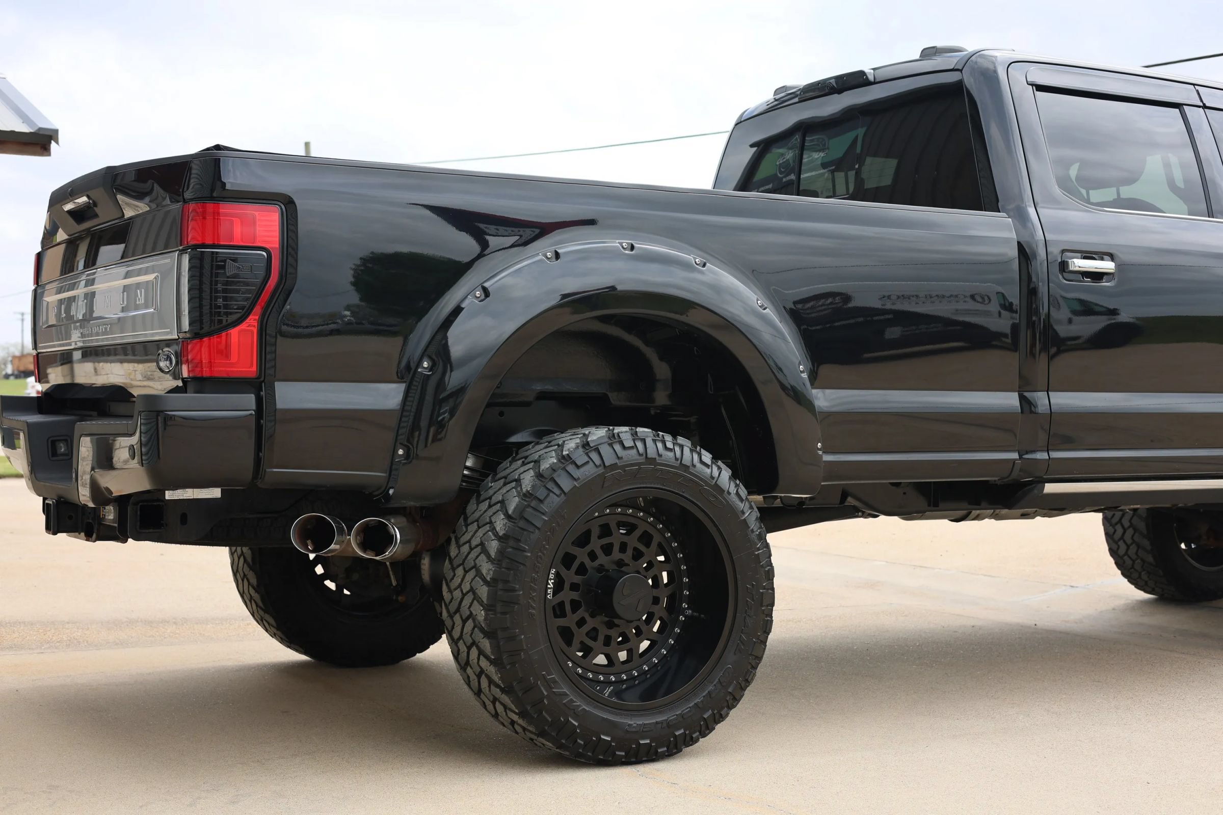 Used 2021 Ford F350 Platinum w/ FX4 Off-Road Package AWD/4WD image 4