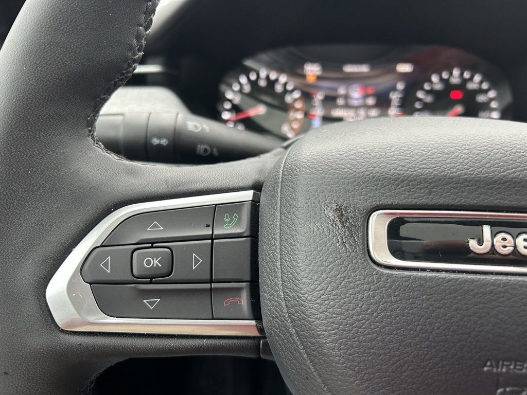 Used 2024 Jeep Compass Latitude w/ Sun and Sound Group image 18