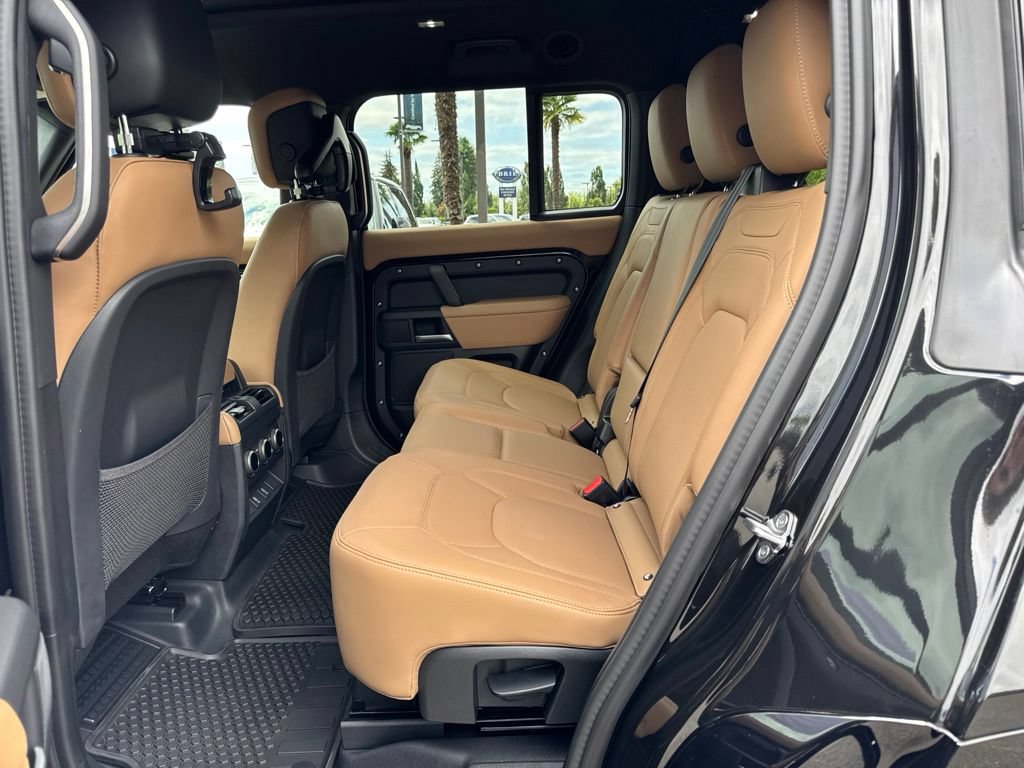 New 2026 Land Rover Defender 130 X-Dynamic SE AWD/4WD image 5