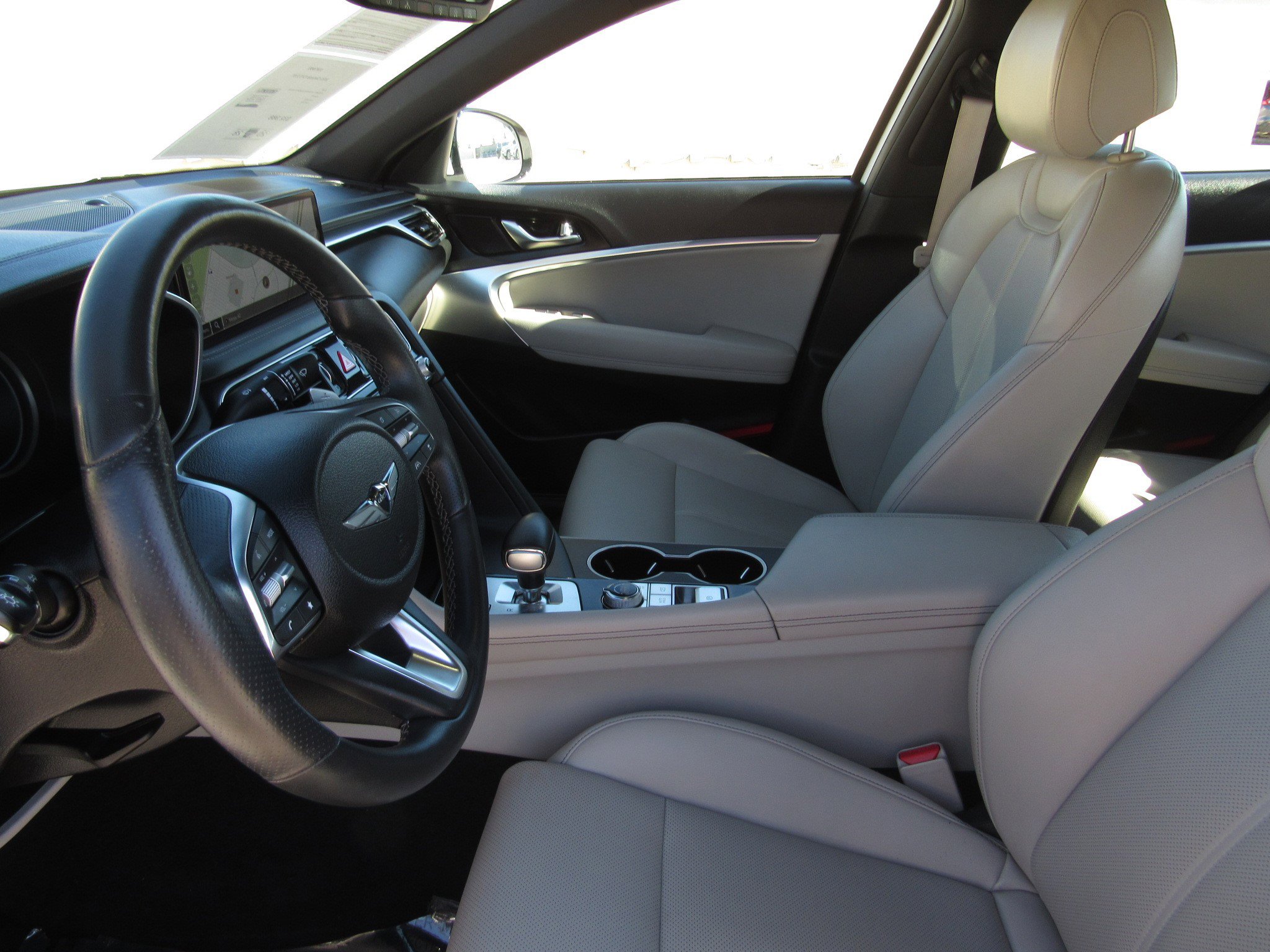 Used 2023 Genesis G70 2.0T image 13