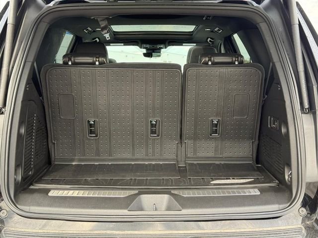 Used 2024 Chevrolet Tahoe Premier AWD/4WD image 6