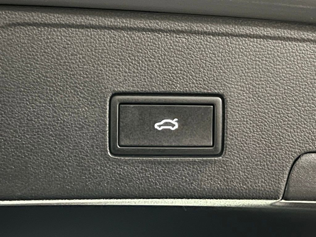 Used 2022 Volkswagen Atlas Cross Sport SE w/ Panoramic Sunroof Package image 39