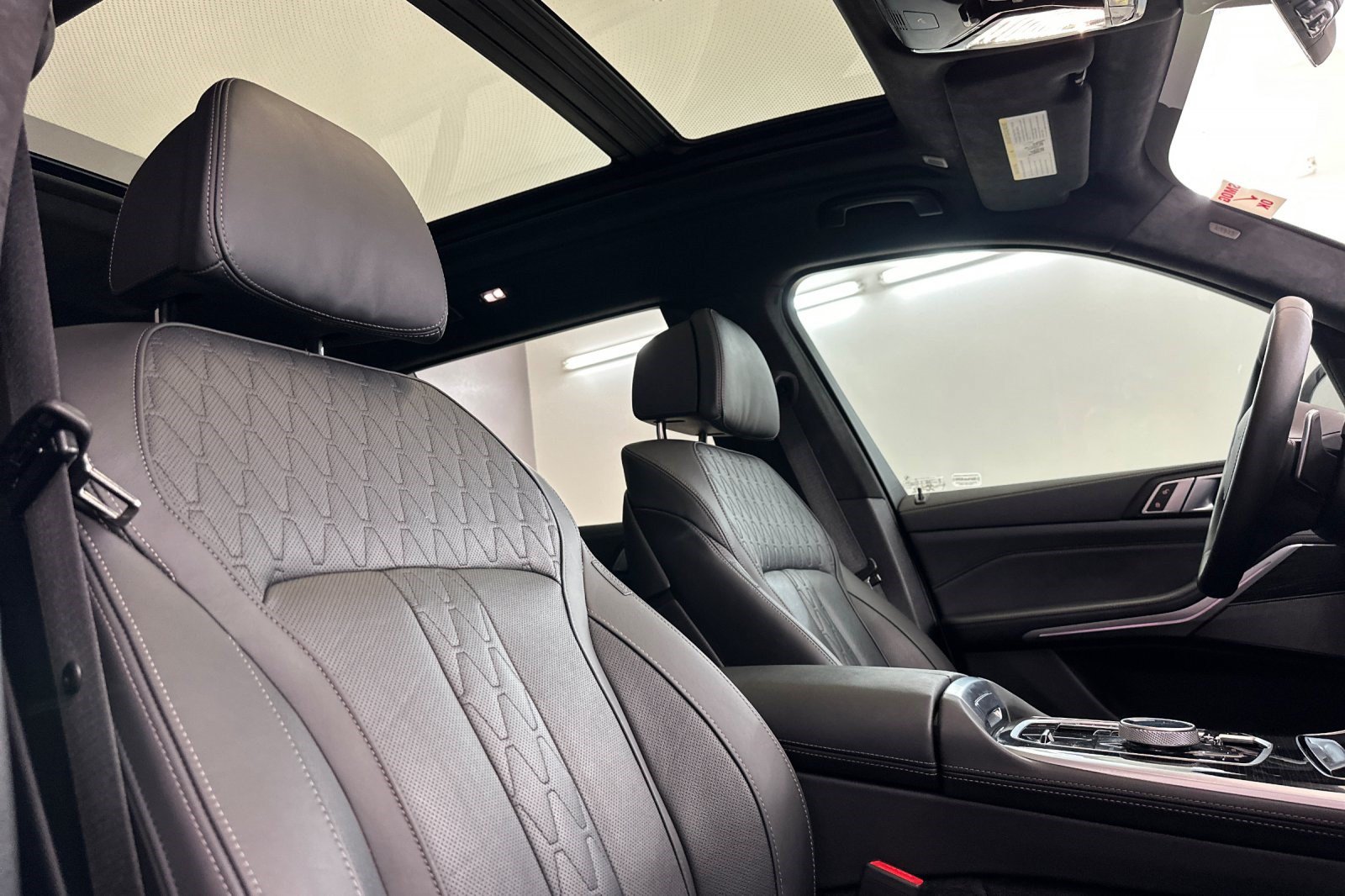 Certified 2025 BMW X7 M60i AWD/4WD image 32
