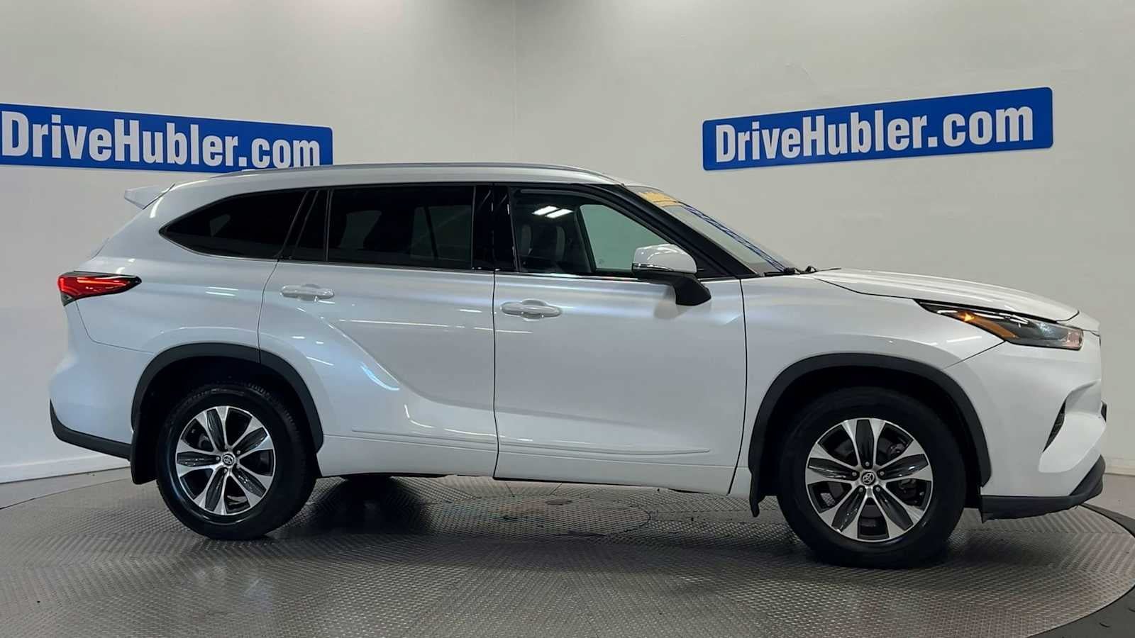 Used 2022 Toyota Highlander XLE AWD/4WD image 9