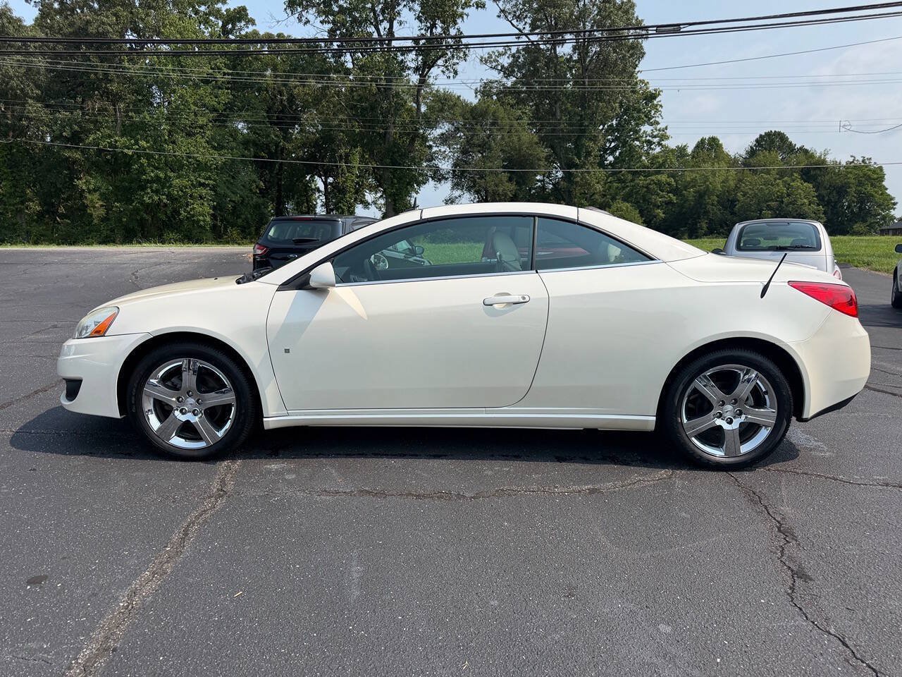 Used 2009 Pontiac G6 GT w/ Sport Package 1 FWD image 1