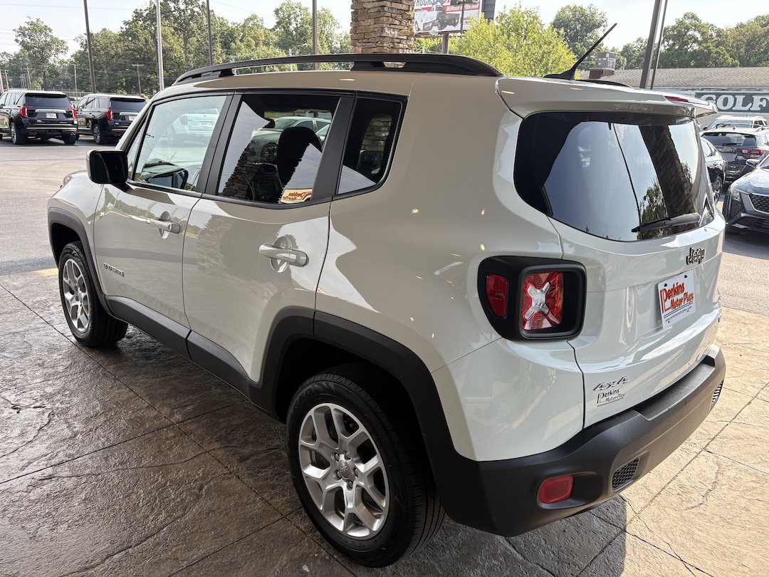 Used 2017 Jeep Renegade Latitude AWD/4WD image 8