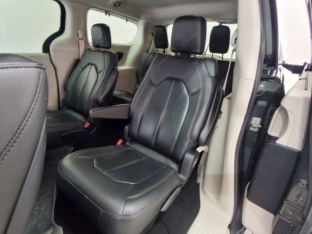 Used 2020 Chrysler Pacifica Touring-L Plus w/ Advanced Safetytec Group FWD image 19