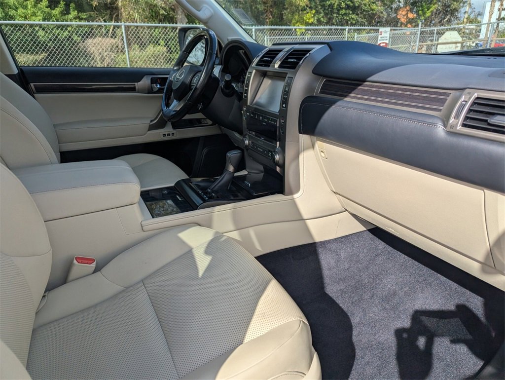 Used 2020 Lexus GX 460 Premium w/ Premium Package image 13